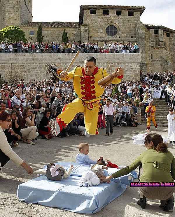 Name:  El Colacho - Baby Jumping Festival Spain (7).jpg
Views: 1046
Size:  102.1 KB
