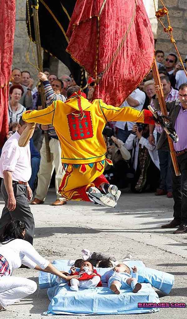 Name:  El Colacho - Baby Jumping Festival Spain (5).jpg
Views: 1164
Size:  91.9 KB