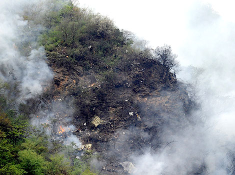 Name:  Fire and smoke rises from the wreckage of a passenger plane crashed at The Margalla Hills on the.JPG
Views: 849
Size:  55.5 KB