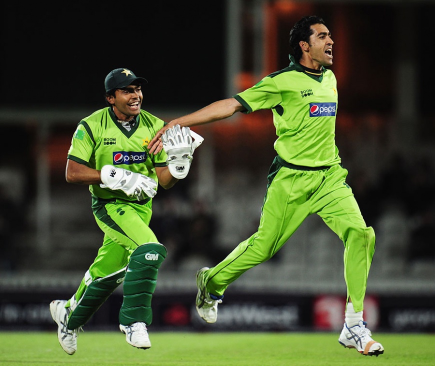 Name:  Umar Gul races off in celebration as he takes another wicket, England v Pakistan, 3rd ODI, The O.jpg
Views: 253
Size:  174.7 KB