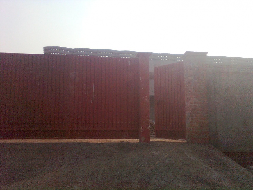 Name:  gate view from street.jpg
Views: 280
Size:  165.8 KB