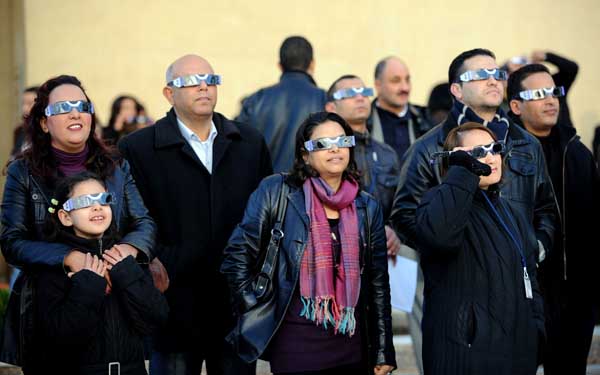 Name:  people wear special glasses as they watch the first partial solar eclipse of 2011 on January 4, .JPG
Views: 916
Size:  57.0 KB