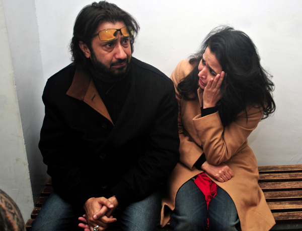 Name:  Daughter of Punjab Governor Salman Taseer (R) and an unidentified relative react at the murder o.JPG
Views: 8816
Size:  76.5 KB