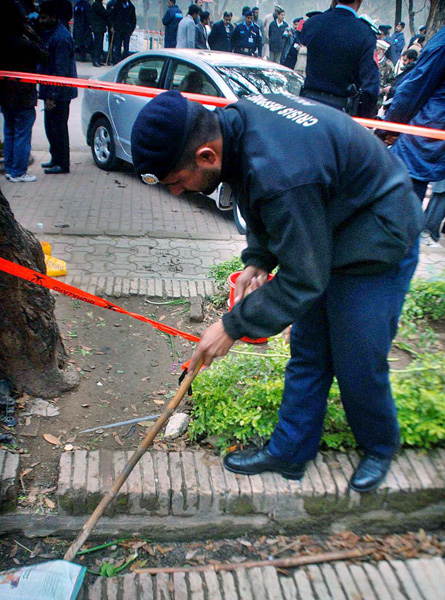 Name:  Security officials collecting evidences from the spot after Punjab Governor Salman Taseer assass.JPG
Views: 2780
Size:  155.9 KB
