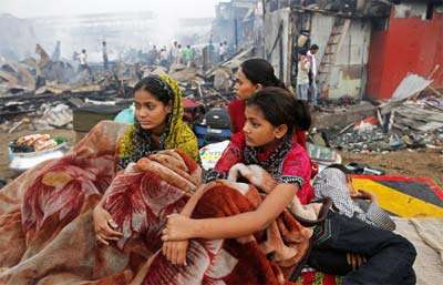 Name:  Rubina Ali ( R )sits with her family amid the ruins.jpg
Views: 1929
Size:  21.2 KB