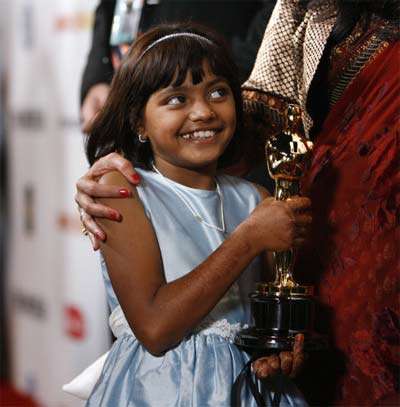 Name:  Cast member Rubina Ali from the movie 'Slumdog Millionaire' holding the Oscar.jpg
Views: 3293
Size:  21.5 KB
