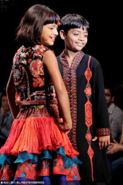 Name:  Rubina Ali with her 'Slumdog Millionaire' co-star Azharuddin Mohammed Ismailwalk the catwalk.jpg
Views: 2533
Size:  28.6 KB
