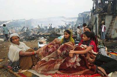 Name:  Rubina Ali ( R )with her family amid the ruins of the Gharib Nagar slum in Mumbai on March 5, 20.jpg
Views: 3461
Size:  18.8 KB