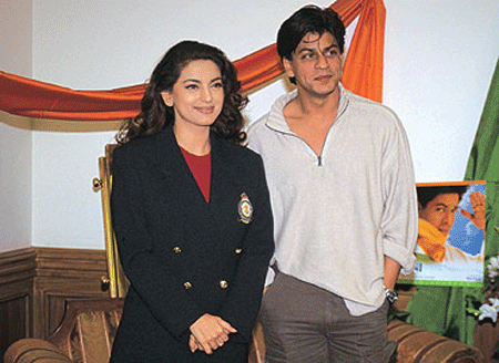Name:  juhi_srk.gif
Views: 308
Size:  91.5 KB
