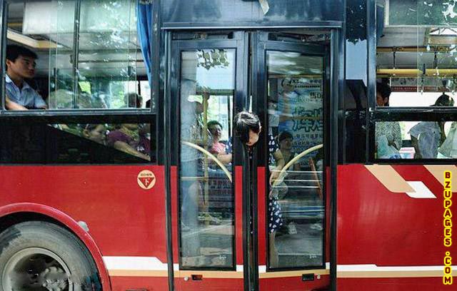 Name:  Mobile Phone Users; Be Alert -Watch Out (2).jpg
Views: 450
Size:  82.7 KB