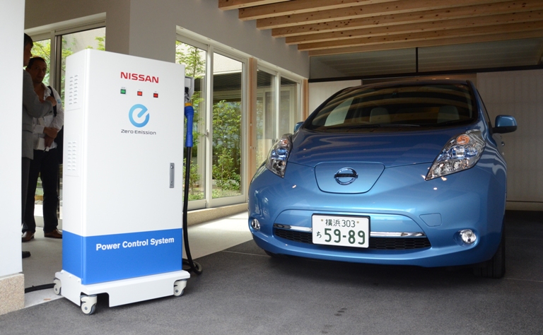 Name:  Leaf EV Supplies 6kW of Electricity to Residence.JPG
Views: 343
Size:  256.7 KB