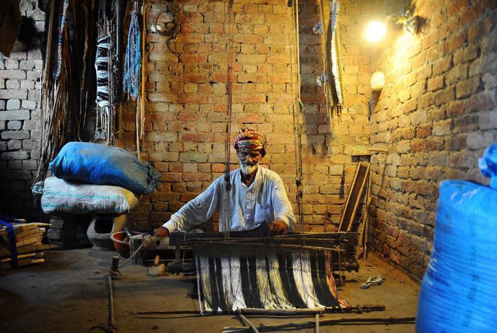 Name:  baba khadiyon ka kaam kar raha hy.jpg
Views: 775
Size:  111.9 KB