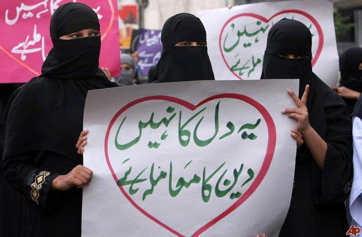 Name:  yah dil ka nai deen ka mamla ha.jpg
Views: 1894
Size:  52.7 KB