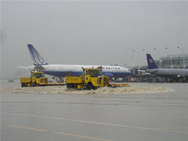 Name:  Flooded Chennai Airport............... YESTERDAY (4).jpg
Views: 4224
Size:  24.1 KB