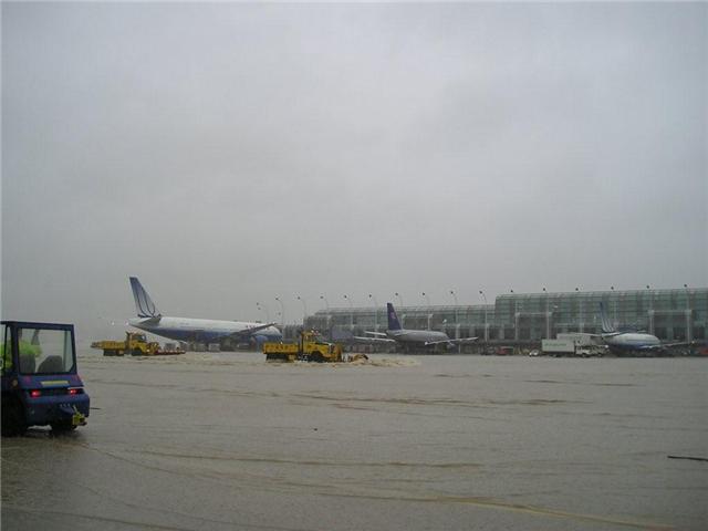 Name:  Flooded Chennai Airport............... YESTERDAY.jpg
Views: 4380
Size:  22.2 KB