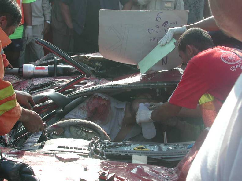 Name:  Never ever drive close to containers, no, not even in traffic. (2).jpg
Views: 508
Size:  59.9 KB