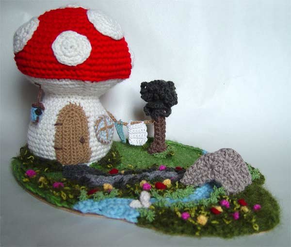 Name:  crochetmushroomhouse2by.jpg
Views: 497
Size:  45.5 KB