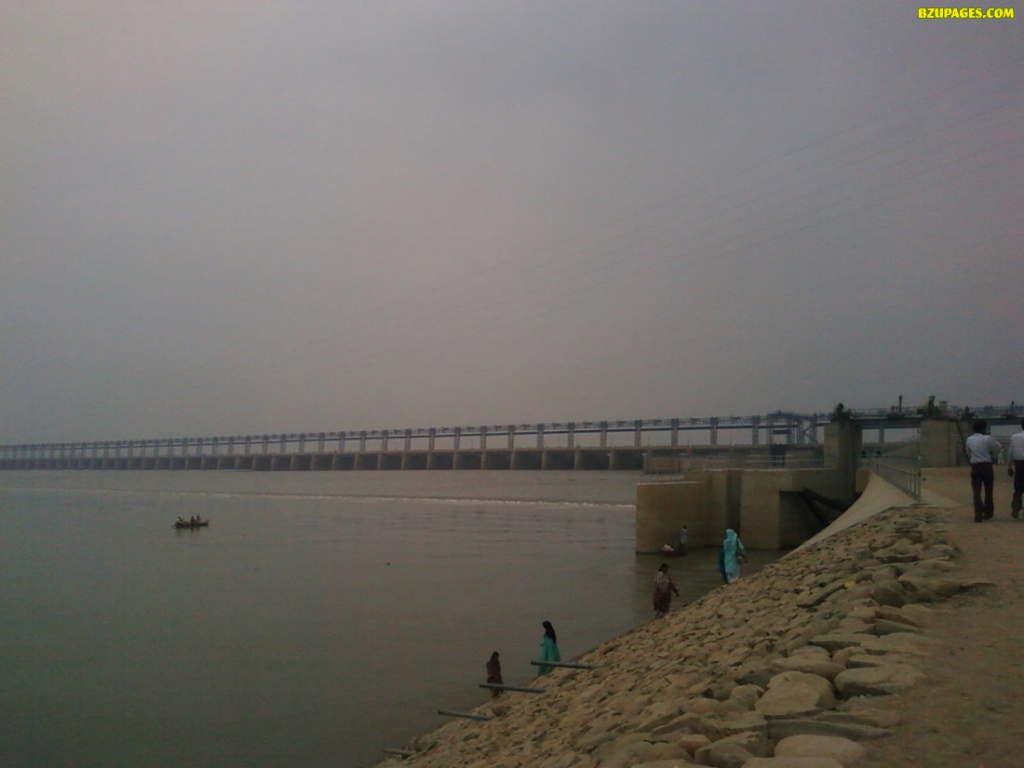 Girls moving down, naer the river's water