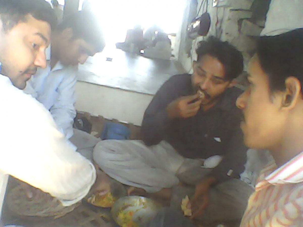 we are eating lunch in Fort Minru