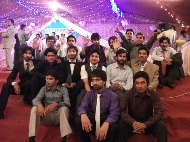 Khuram , Bukhtyar, Taha, Ajmal, Aatif,Sheraz, Yasir, Wasif, Ahmad, Sultan, faisal, Shahbaz, Imran, Arqum Group Photo  (Annual Dinner IT 2011