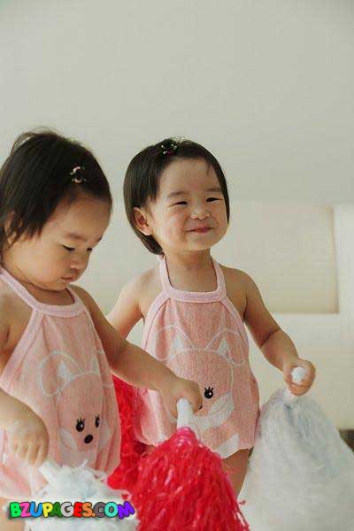 Twins in Different Moods (8)