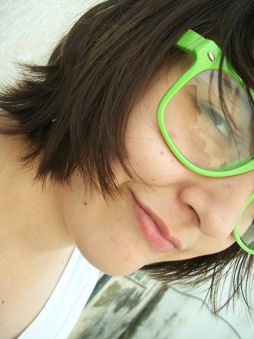 Sweet girl, green optical